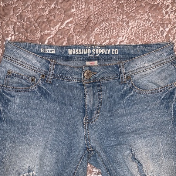 Mossimo | Distressed Skinny | 5/6 - Picture 2 of 6